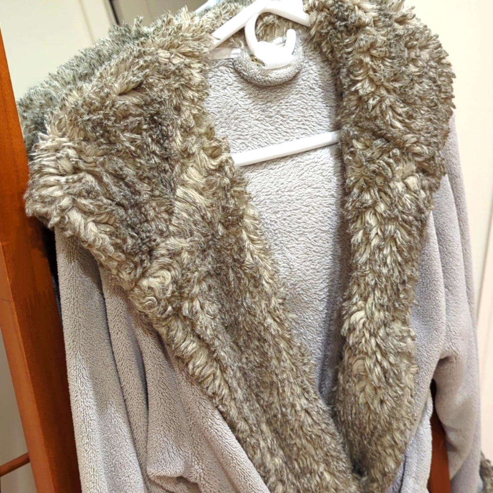 Pottery Barn Faux Fur Robe Size Small